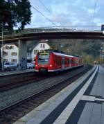 In Neckargerach fährt gerade der 425 724-2 als S2 nach Mosbach(Baden) ein.
23.12.2013