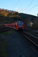 Abendstimmung in Neckargerach, als der 425 726-7 einen S2-Zug nach Mosbach Baden führt. 17.2.2014