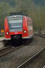 425 729-1 als S1 nach Osterburken bei der Einfahrt in Neckargerach am Sonntag den 16.3.2014