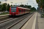 Gerade ist der 425 074-2 in Anrath an den Bahnsteig herangefahren auf seinem Weg nach Duisburg Hbf als RB33. 31.8.2014