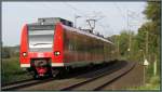 Die 425 573-3 als RB 33 (Rhein Niers Bahn) unterwegs nach Aachen. Hier zu sehen am BÜ in Rimburg auf der Kbs 485 am 10.Oktober 2014.