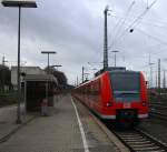 Die Rhein Niers Bahn (RB33) von Aachen-Hbf nach Heinsberg-Duisburg-Hbf und kommt  aus Richtung Aachen-Hbf,Aachen-Schanz und hilt in Aachen-West und fährt in Richtung