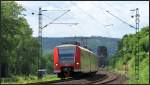 Ein Triebwagen der Baureihe 425 ist am 09.Juni auf der rechten Rheinstrecke unterwegs in Richtung Neuwied.