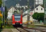 Fernschuß auf Dennis und mein Taxi nach Koblenz....;-)
Einfahrt des 425 530-3 in Leutesdorf....22.8.2015