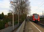 Die Rhein Niers Bahn (RB33) kommt die Kohlscheider-Rampe hoch aus Duisburg-Hbf nach Aachen-Hbf und fährt durch Kohlscheid in Richtung Richterich,Laurensberg,Aachen-West.
Bei Sonne und Wolken am Morgen vom 12.11.2015.