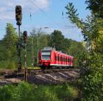 425 137 ist als RB nach Merzig unterwegs und wird gleich im Bahnhof Luisenthal Saar halten. 28.09.2015 Bahnstrecke 3230 Saarbrücken - Karthaus