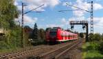 425 131 passiert als RB Homburg - Trier gleich die Anrufschranke in Saarlouis Roden.
Bahnstrecke 3230 Saarbrücken - Karthaus am 29.09.2015
