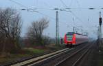 Nachschuss auf den aus 425 579-0 und einem weiteren 423 bestehenden RE 6a, der am 11.03.2016 in Nievenheim auf dem linken Gleis nach Düsseldorf unterwegs ist