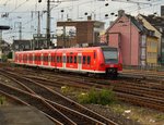 Einzeln fahrender RE6a gen Düsseldorf fahrend verlässt der 425 524 die Domstadt. 2.9.2016