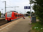 Der RE8 kommt aus Mönchengladbach-Hbf nach Koblenz-Hbf und kommt aus Richtung Mönchengladbach-Hbf und hält in Rheydt-Hbf und fährt dann weiter in Richtung Grevenbroich,Köln. 
Aufgenommen vom Bahnsteig 3 in Rheydt-Hbf. 
Bei Sommerwetter am Nachmittag vom 17.9.2016.