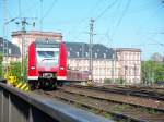 ET 425 als S2 nach Kaiserslautern HBF zwischen Mannheim und Ludwigshafen Mitte. Die letzten Meter des Zuges in Baden - Wrrtemberg. Aufgenommen am 14.04.07