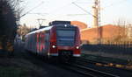 Die Rhein Niers Bahn (RB33) kommt aus Duisburg-Hbf nach Aachen-Hbf und kommt aus Richtung Mönchengladbach-Hbf,Rheydt-Hbf,Wickrath,Beckrath,Herrath und hat gerade eben in Erkelenz gehalten und