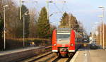 Ein Nachschuss von der Rhein Niers Bahn RB33 und kamm aus Aachen-Hbf nach Duisburg-Hbf und kommt aus Richtung Aachen-Hbf,Aachen-Schanz,Aachen-West,Laurensberg,Richterich,Kohlscheid,Herzogenrath,Palenberg,Zweibrüggen,Frelenberg,Geilenkirchen,Süggerrath,Lindern,Brachelen,Hückelhoven-Baal,Baal und hält in Erkelenz und fuhr dann weiter in Richtung Herrath,Beckrath,Wickrath,Rheydt-Hbf,Mönchengladbach-Hbf. Aufgenommen vom Bahnsteig 2 in Erkelenz. 
Bei Sonne und Wolken am Kalten am Nachmittag vom 18.2.2017.