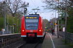 Ein Nachschuss von der Rhein Niers Bahn (RB33) aus Duisburg-Hbf/Heinsberg-Rheinland) nach Aachen-Hbf und hält in Kohlscheid und fährt in Richtung