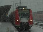 426 037-8 & 425 xxx mit RB12219 aus Trier hat bei starken Schneetreiben den Koblenzer Hbf erreicht.30.10.2010