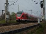 Flirt 429 026 verlt am 28.April 2009 als RE 33314 Binz-Stralsund den Bahnhof Bergen/Rgen und passiert das wegen Gleisbauarbeiten ungltige Einfahrsignal  A .