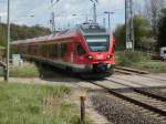 RE 33214 Sassnitz-Rostock passierte am 06.Mai 2009 an der Ausfahrt Lietzow den letzten Schrankenposten auf Rgen.