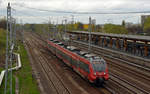 442 330 rollte am 08.04.17 als RB von Eberswalde nach Senftenberg vorbei am S-Bahnhof Springpfuhl Richtung Lichtenberg. 