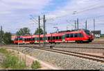 Nachschuss auf 442 601 (Bombardier Talent 2) der S-Bahn Mitteldeutschland (DB Regio Südost) als S 37741 (S7) von Halle-Nietleben nach Halle(Saale)Hbf Gl. 13a, die in Halle (Saale), Karl-von-Thielen-Straße, auf der Ostumfahrung für den Güterverkehr fährt.
[26.6.2018 | 14:41 Uhr]