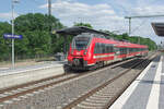 Potsdam Pirschheide, DB Triebzug Bombardier Talent 2 # 442 822  Borkheide  als RB 22 nach Griebnitzsee am Bahnsteig, 17. Mai 2024