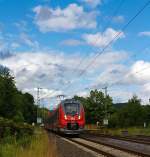 442 263 und 442 257 zwei gekuppelte Talent 2  als RE 9 (rsx - Rhein-Sieg-Express) Siegen - Kln - Aachen fahren hier am 08.07.2012 bei Siegen-Eiserfeld in Richtung Kln. Einen Gru an den freundlichen Lokfhrer, der mich hier mit dem Fernlicht grt.