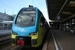 Eine Westfalenbahn steht in Braunschweig zur Abfahrt in Richtung Hannover bereit.