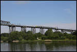 Ein ET 445.0 hat hier am 27.05.2020 um 8.52 Uhr gerade die Hauptbrücke über den Nord Ostsee Kanal in Rendsburg überquert und fährt hier über die nördliche Rampe