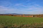 AVG (Albtal-Verkehrs-Gesellschaft) Bombardier ET2010 Wagen 941+931 am 03.11.18 in der Nähe von Sulzbach auf der Strecke Frankfurt Höchst-Bad Soden. Durch Planungen zur RTW Regionaltangente West wurden zum zweitem mal Testfahrten mit AVG Stadtbahnwagen aus Karlsruhe vorgenomme