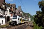 460 501-0 durchfährt als MRB 84129 von Köln-Deutz die Ortskulisse von Bacharach am 8.