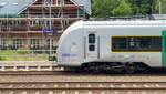 1440 703/203 im Bahnhof Tharandt mit einer RB30 gen Zwickau(Sachs)Hbf. Bild vom 29.05.2024.