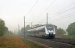 Am 06.10.19 hat 1442 160 soeben den Haltepunkt Brehna verlassen und setzt seine Fahrt im Nebel nach Dessau fort.