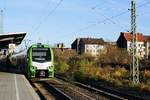 Die S 2 verkehrt von Dortmund Hbf. im Wechsel nach Essen Hbf. bzw. Recklinghausen Hbf.. Am 18.11.2020 kommt der nach Recklinghausen fahrende Flirt 3XL 3427 004 auf Gleis 7 in Herne an.