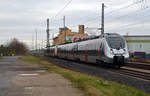 9442 115 erreicht mit dem Werbetriebzug 9442 103 am 18.11.17 Landsberg auf dem Weg von Halle(S) nach Bitterfeld.