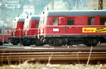 Das BW Tübingen konnte noch sehr lange ETs der DB-Baureihe 425 (ET 25) vorweisen, so wie hier einen ET 425 110-4 vorn.
Datum: 15.04.1984