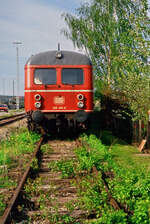 Ich befand mich hier nicht auf DB-Schienen (...)   Die DB hatte ihn einfach abgestellt, obwohl dieser Zug sicherlich noch lange gefahren wäre:   Der 425 410-8 am Rand des BW Tübingen, und