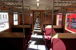 Am 30.08.2009 entstand im Rahmen einer Sonderfahrt mit dem historischen ET 425 120/420 im Hbf, Heidelberg die Aufnahme des originalgetreuen restaurierten 2.Klasse-Großraumabteils des Fahrzeugteils 420. 