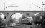 Nochmal der Viadukt der Strecke Bochum-Langendreer - Dortmund-Lttringhausen in Witten mit 430 111/411, ber den heute der Randweg  Rheinischer Esel  auf der ehemaligen Bahntrasse verluft (August