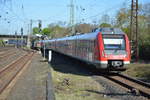 Am 20.04.2016 fährt die BR 430 (430 106) in den Bahnhof Hanau Hauptbahnhof ein.
