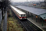 276 117 am 14.01.1990 im S-Bahnhof Berlin-Schönewweide Bbf.