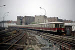 276 513, Baujahr 1928 vom Typ  Stadtbahn , am 14.11.1990 am Bahnhof Berlin Friedrichstraße.