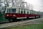 Am 13.11.1990 wurde die Kleinbahn-Strecke Buckow-Müncheberg noch von der DR bedient. 279 005 übernimmt an einem Ende dieser Strecke am Übergangsbahnhof Müncheberg an der Strecke der ehemaligen preußischen Ostbahn nach Küstrin die Fahrgäste aus Richtung Berlin.