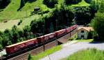 Der Winnerzug fhrt gerade in die Wattinger kehrtunnel(1084m.)  ein, weiter die Gotthard-Nordrampe hinauf richtung Italien am  24-06-2010