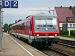 Tag 3: Auch einen VT 628 auf der rekordkurzen RB-Linie von Friedrichshafen Stadt nach Friedrichshafen Hafen - nach ganzen zwei Minuten Fahrzeit haben diese RB-Züge schon ihre jeweilige Endstation erreicht - konnten wir beim kurzen Umstieg in Friedrichshafen Stadt fotografieren. Hier erreicht 628 342 den Bahnhof auf Gleis 2.