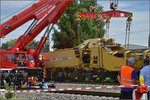 Bauzug-Entgleisung Radolfzell. Jetzt wird die schwere Mitte des Wagens wieder aufgegleist. Juli 2016. 