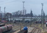 Zahlreiche abgestellte Wagen und Loks vom DB Stillstandsmanagement, am 07.04.2021 in Leipzig-Engelsdorf.