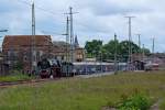 Sonderzug der Press zum Bahnhofsfest in Putbus mit der Lok 01 0509 wird in Pasewalk von zahlreichen Begeisterten umlagert.