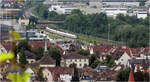 Stuttgart-Obertürkheim -     Ein ICE 3 in Fahrtrichtung zum Stuttgarter Hauptbahnhof und weiter hinten ein S-Bahnzug der Baureihe 423 auf der S1 in der selben Fahrtrichtung.