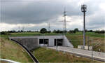 Eckige Tunneleinfahrten -     Westportal des 8174 m langen Albvorlandtunnels bei Wendlingen.