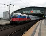 So jetzt habe ich auch einen EM-Husaren! Die 5 370 002 mit dem EC 42 in Berlin Hbf am 29.06.2012.