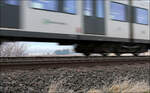 Leichtfüßig über die Gleise rollen -     Ein Fotoexperiment mit einem S-Bahnzug der Baureihe 430 auf der Linie S2 bei Weinstadt-Endersbach.